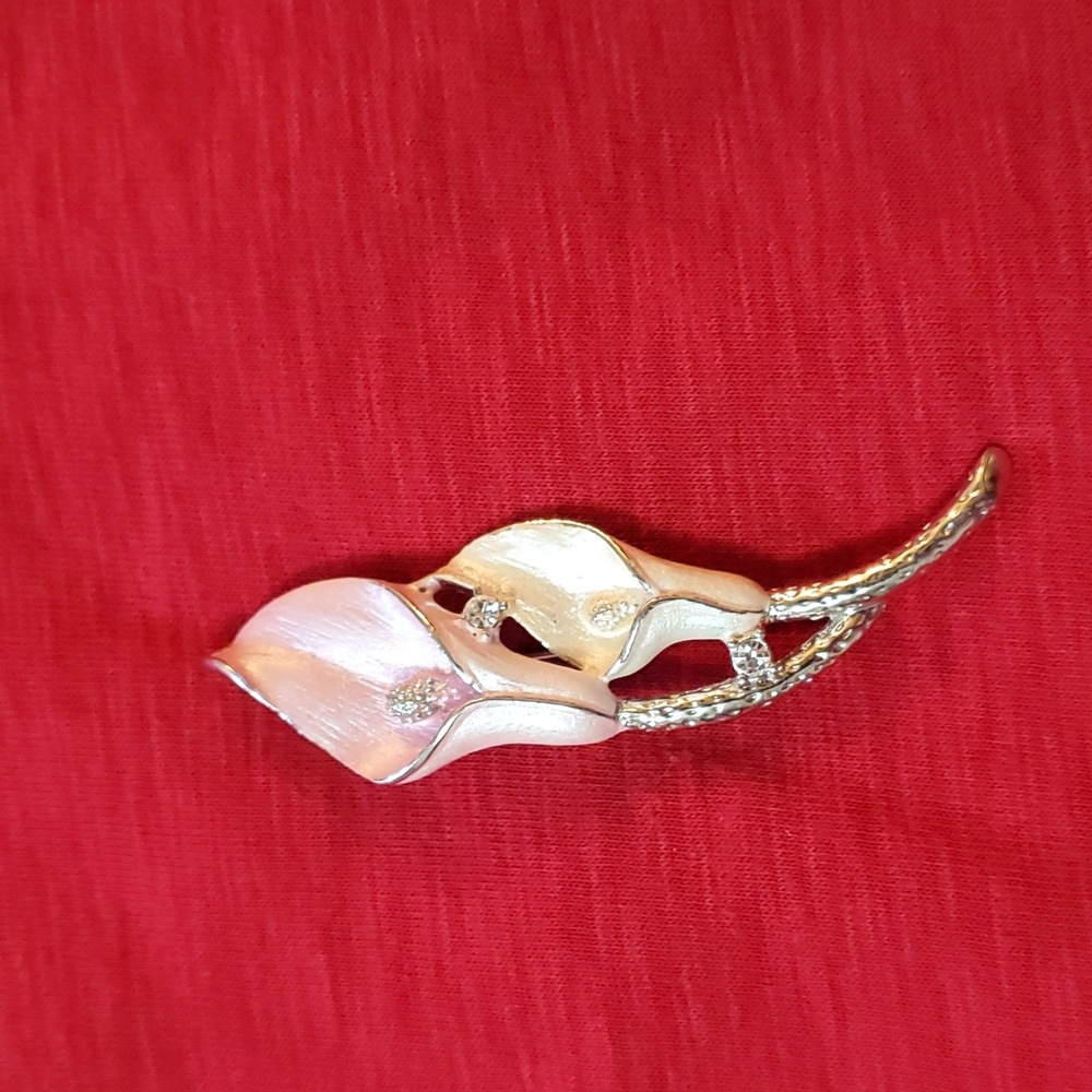 Vintage premiere Designs Calla Lilly brooch pin